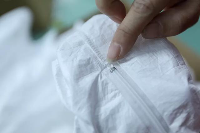 防護服緊缺？這家僅用了5天時間轉(zhuǎn)產(chǎn)防護服，日產(chǎn)量已達(dá)9000件