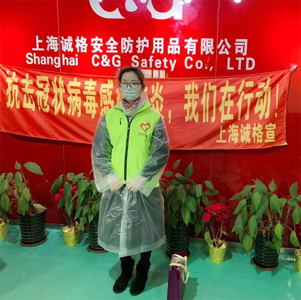 攜手戰(zhàn)&ldquo;疫&rdquo;，逆風(fēng)而上，上海志愿者助力抗疫防護(hù)服生產(chǎn)