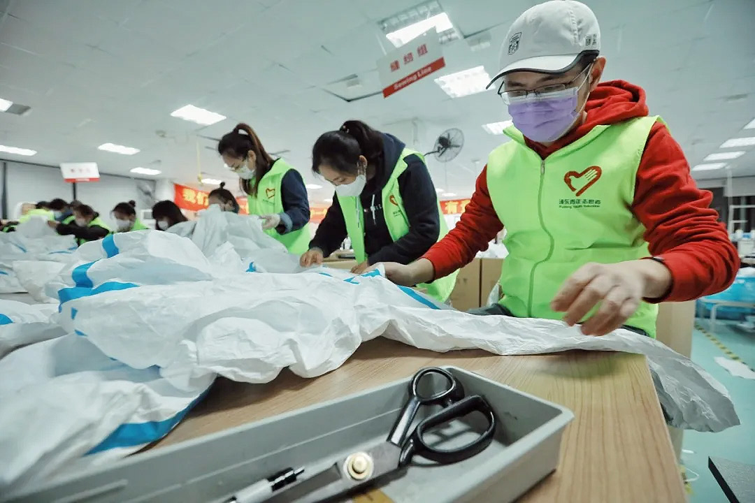 這些“守護(hù)者”們在上海誠格干了件大事！——20天，750人次，經(jīng)手近4萬件防護(hù)服！